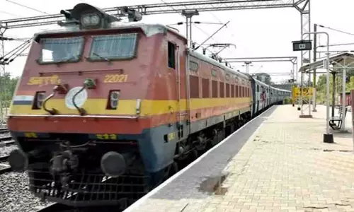 दिवाली पर दासपल्ला और पुरी के बीच विशेष ट्रेन को हरी झंडी दिखाई गई