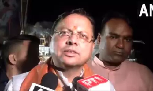 मुख्यमंत्री पुष्कर सिंह धामी ने स्थानीय कुम्हारों की सराहना की