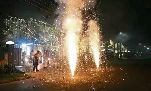 Amritsar: सिविल सर्जन ने अभिभावकों से पटाखे चलाते समय बच्चों पर नजर रखने का आग्रह किया