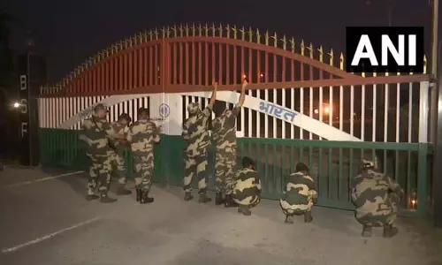 भारत-बांग्लादेश सीमा पर बीएसएफ जवानों ने मनाई दिवाली, सरहद पर जले हजारों दीपक