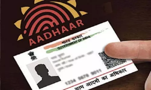 Shirala दंपत्ति ने 25 साल बाद आधार बारकोड के लिए दोबारा शादी करने की ज़रूरत पर सवाल उठाए