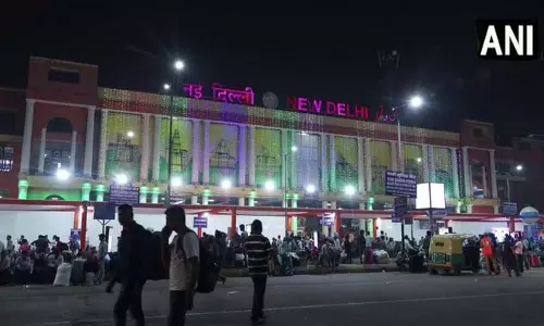 नई दिल्ली रेलवे स्टेशन दिवाली पर रंग-बिरंगी रोशनी से जगमगाया नई दिल्ली रेलवे स्टेशन दिवाली पर रंग-बिरंगी रोशनी से जगमगाया