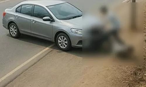 Road Accident: तेज रफ्तार कार ने युवक को रौंदा