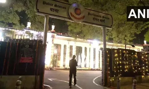 दिल्ली: संसद मार्ग पुलिस भवन दिवाली पर सजावटी लाइटों से जगमगाया दिल्ली: संसद मार्ग पुलिस भवन दिवाली पर सजावटी लाइटों से जगमगाया