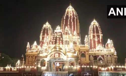 दिल्ली: दिवाली पर लक्ष्मीनारायण मंदिर रंग-बिरंगी रोशनी से जगमगाया दिल्ली: दिवाली पर लक्ष्मीनारायण मंदिर रंग-बिरंगी रोशनी से जगमगाया