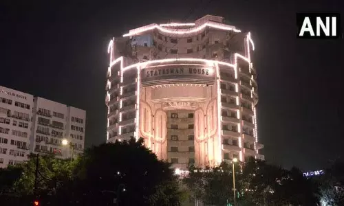 दिल्ली: दिवाली पर कनॉट प्लेस रंग-बिरंगी रोशनी से जगमगाया दिल्ली: दिवाली पर कनॉट प्लेस रंग-बिरंगी रोशनी से जगमगाया