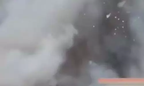FIRE: पटाखा मार्केट में भीषण आग, देखे वीडियो FIRE: पटाखा मार्केट में भीषण आग, देखे वीडियो