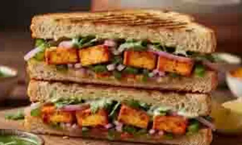 सुबह के नाश्ते में बनाएं तंदूरी पनीर सैंडविच