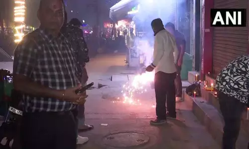 लोग पटाखे जलाकर मनाए उत्सव, SC ने दी ग्रीन पटाखों की अनुमति