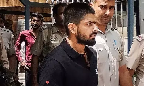रोहित गोदारा ने अमेरिका में Lawrence Bishnoi के सहयोगी हरि बॉक्सर पर हमले का दावा किया रोहित गोदारा ने अमेरिका में Lawrence Bishnoi के सहयोगी हरि बॉक्सर पर हमले का दावा किया