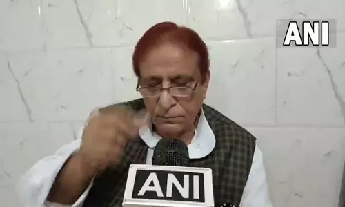 रामपुर में दिवाली पर आजम खान ने दीयों के रोशन करने वालों की सराहना की रामपुर में दिवाली पर आजम खान ने दीयों के रोशन करने वालों की सराहना की