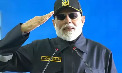 प्रधानमंत्री मोदी ने INS विक्रांत पर भारतीय नौसेना की हवाई शक्ति का प्रदर्शन देखा