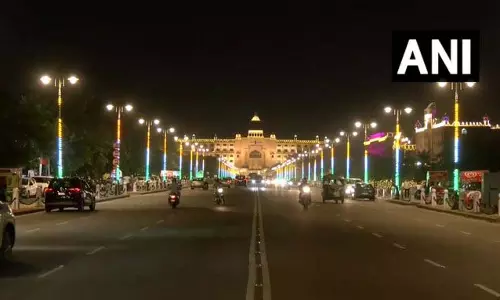 जयपुर: दिवाली पर राजस्थान के सरकारी कार्यालय रंग-बिरंगी रोशनी से जगमगाए जयपुर: दिवाली पर राजस्थान के सरकारी कार्यालय रंग-बिरंगी रोशनी से जगमगाए