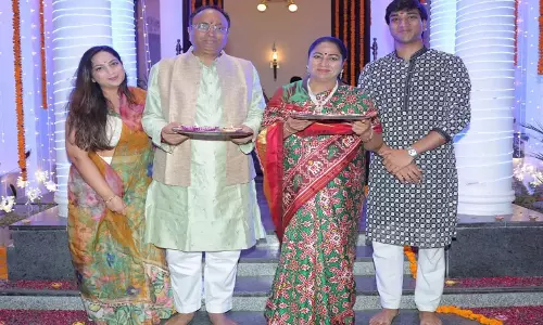 मुख्यमंत्री रेखा गुप्ता ने परिवार के साथ मनाई दिवाली मुख्यमंत्री रेखा गुप्ता ने परिवार के साथ मनाई दिवाली