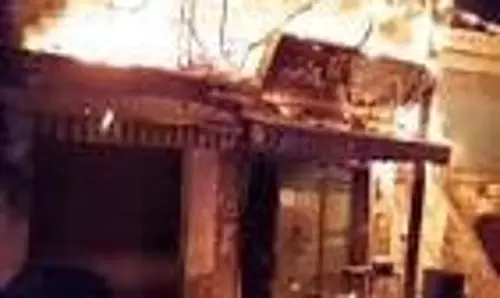 रेस्टोरेंट में भीषण आग, दमकल की कड़ी मशक्कत