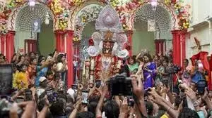 Bengal: काली मंदिरों में श्रद्धालुओं की लंबी कतारें Bengal: काली मंदिरों में श्रद्धालुओं की लंबी कतारें
