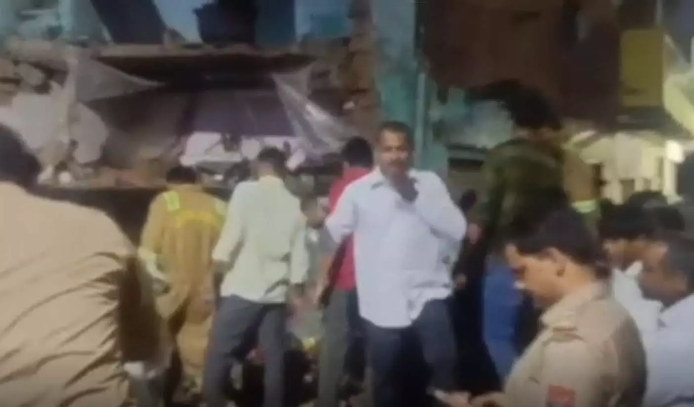 दीपावली के दिन बड़ा हादसा, इलाके में हड़कंप दीपावली के दिन बड़ा हादसा, इलाके में हड़कंप