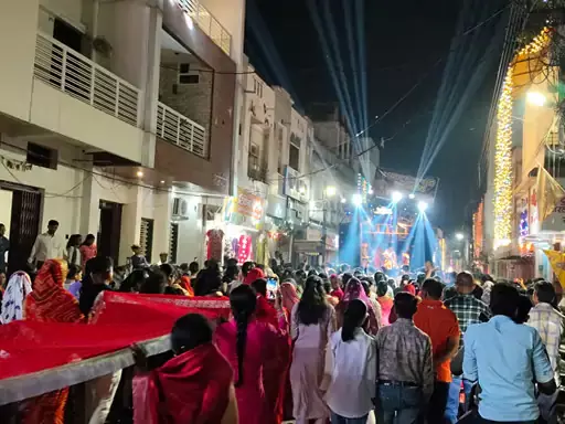 काली चौदस पर भव्य चुनरी यात्रा निकाली गई काली चौदस पर भव्य चुनरी यात्रा निकाली गई