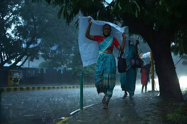 Chennai और उसके आस-पास के इलाकों में भारी बारिश Chennai और उसके आस-पास के इलाकों में भारी बारिश