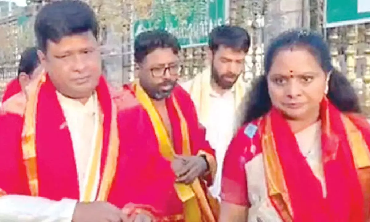 Telangana: कविता ने पदयात्रा से पहले तिरुमाला में आशीर्वाद मांगा Telangana: कविता ने पदयात्रा से पहले तिरुमाला में आशीर्वाद मांगा