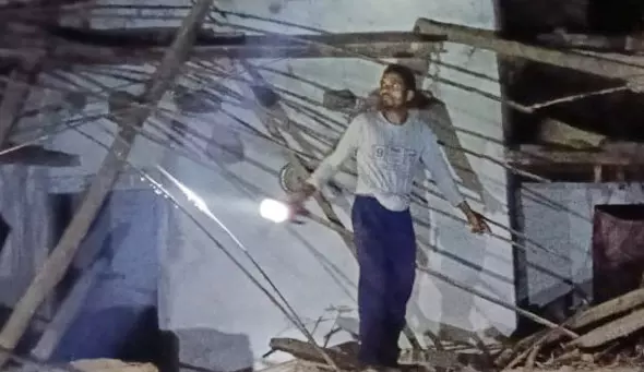 घर छोड़ रहे कई परिवार, वजह हाथियों का आतंक घर छोड़ रहे कई परिवार, वजह हाथियों का आतंक