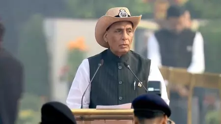 जो क्षेत्र नक्सलियों के आतंक से कांपते थे आज वहां सड़कें, अस्पताल, स्कूल और कॉलेज हैंः राजनाथ सिंह जो क्षेत्र नक्सलियों के आतंक से कांपते थे आज वहां सड़कें, अस्पताल, स्कूल और कॉलेज हैंः राजनाथ सिंह