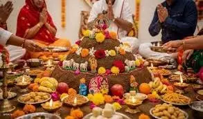 Govardhan Puja 2025: गोवर्धन पूजा पर कैसे करें श्रीकृष्ण को प्रसन्न,जानें 56 भोग और पूजन विधि Govardhan Puja 2025: गोवर्धन पूजा पर कैसे करें श्रीकृष्ण को प्रसन्न,जानें 56 भोग और पूजन विधि