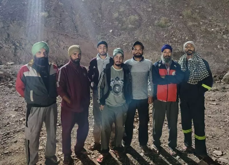 यात्रा धोखाधड़ी के बाद कजाकिस्तान में फंसे Punjab के 8 युवक, जबरन मजदूरी करवाई जा रही यात्रा धोखाधड़ी के बाद कजाकिस्तान में फंसे Punjab के 8 युवक, जबरन मजदूरी करवाई जा रही