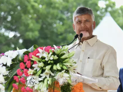 आंध्र प्रदेश के CM नायडू ने कहा, कानून-व्यवस्था से कोई समझौता नहीं आंध्र प्रदेश के CM नायडू ने कहा, कानून-व्यवस्था से कोई समझौता नहीं