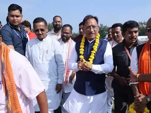 CM विष्णुदेव साय ने भुंइयापानी में किया गुरू दर्शन CM विष्णुदेव साय ने भुंइयापानी में किया गुरू दर्शन