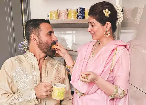 Twinkle Khanna ने लंदन में अक्षय कुमार के साथ दिवाली के पल साझा किए Twinkle Khanna ने लंदन में अक्षय कुमार के साथ दिवाली के पल साझा किए