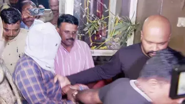 Kerala: पुलिस जांच में सामने आया, कझाकूट्टम का आरोपी बेंजामिन कई अपराधों में लिप्त Kerala: पुलिस जांच में सामने आया, कझाकूट्टम का आरोपी बेंजामिन कई अपराधों में लिप्त