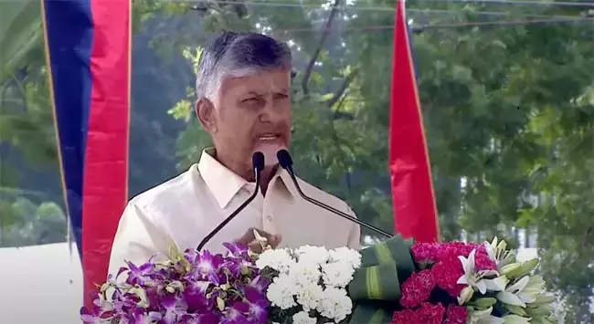 पुलिस के परिवार वालों को मेरा सलाम: CM Chandrababu पुलिस के परिवार वालों को मेरा सलाम: CM Chandrababu