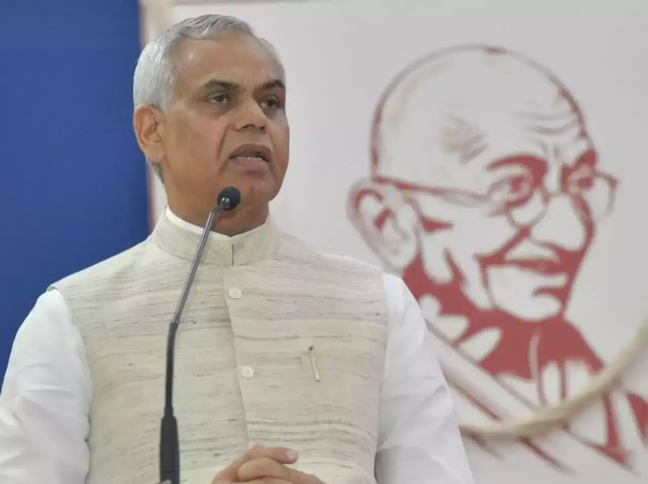 Gandhinagar: नववर्ष पर आचार्य देवव्रत ने प्रदेशवासियों को बधाई दी Gandhinagar: नववर्ष पर आचार्य देवव्रत ने प्रदेशवासियों को बधाई दी