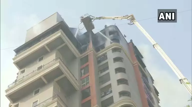 Navi Mumbai में इमारत में आग लगने से 4 की मौत, 10 घायल Navi Mumbai में इमारत में आग लगने से 4 की मौत, 10 घायल