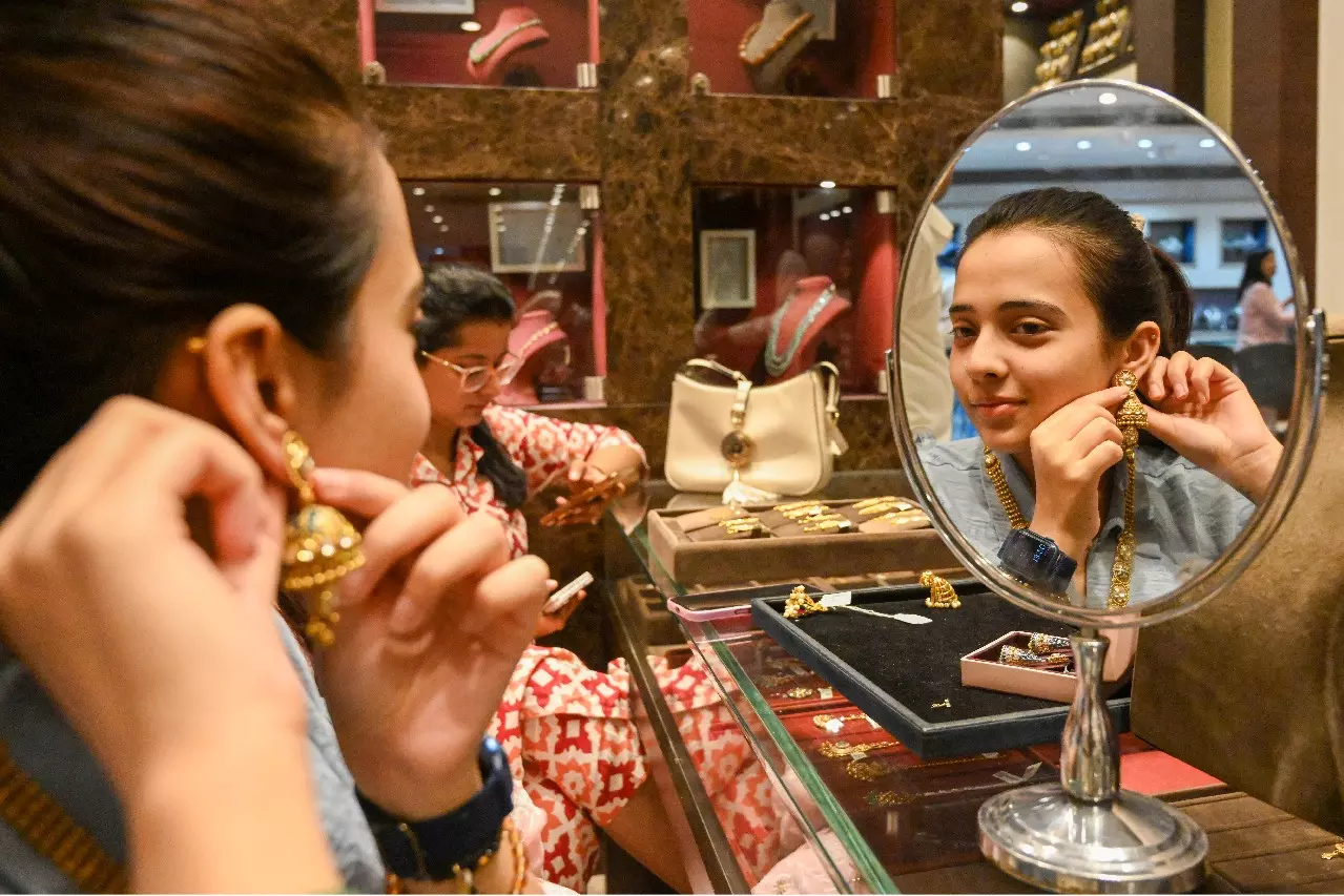 दिवाली पर बिक्री ने तोड़ा रिकॉर्ड, 5.40 लाख करोड़ रुपये पहुंचे दिवाली पर बिक्री ने तोड़ा रिकॉर्ड, 5.40 लाख करोड़ रुपये पहुंचे