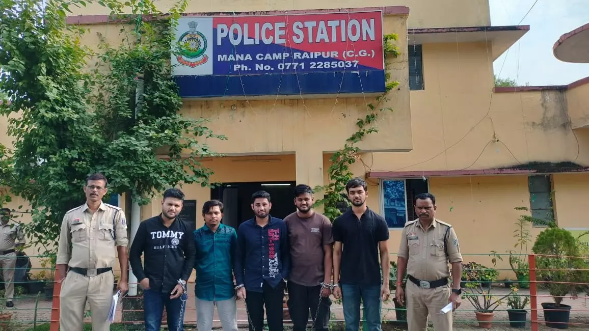 100 बदमाश गिरफ्तार, रायपुर शहर में पुलिस बल अलर्ट पर 100 बदमाश गिरफ्तार, रायपुर शहर में पुलिस बल अलर्ट पर