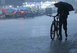 Kerala : भारी बारिश की चेतावनी बुधवार को केरल के तीन जिलों में रेड अलर्ट Kerala : भारी बारिश की चेतावनी बुधवार को केरल के तीन जिलों में रेड अलर्ट