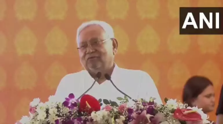 Nitish ने बिहार चुनाव अभियान की शुरुआत की, महिलाओं के मुद्दों पर लालू की आलोचना की Nitish ने बिहार चुनाव अभियान की शुरुआत की, महिलाओं के मुद्दों पर लालू की आलोचना की