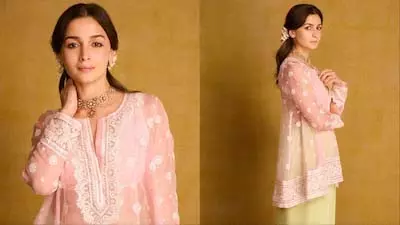 दिवाली पर Alia Bhatt का एलिगेंट अंदाज़, सिंपल लुक में रचाया स्टाइल का जादू दिवाली पर Alia Bhatt का एलिगेंट अंदाज़, सिंपल लुक में रचाया स्टाइल का जादू