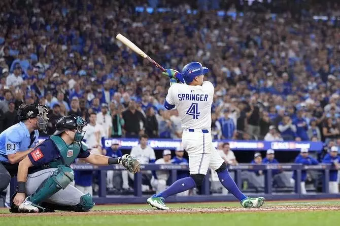32 साल बाद वर्ल्ड सीरीज़ में लौटी Toronto Blue Jays स्प्रिंगर का विजयी होम रन 32 साल बाद वर्ल्ड सीरीज़ में लौटी Toronto Blue Jays स्प्रिंगर का विजयी होम रन