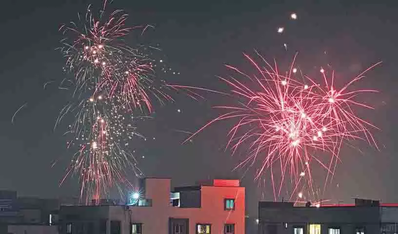 दिवाली के दिन Hyderabad में ध्वनि और वायु प्रदूषण का स्तर बढ़ा दिवाली के दिन Hyderabad में ध्वनि और वायु प्रदूषण का स्तर बढ़ा