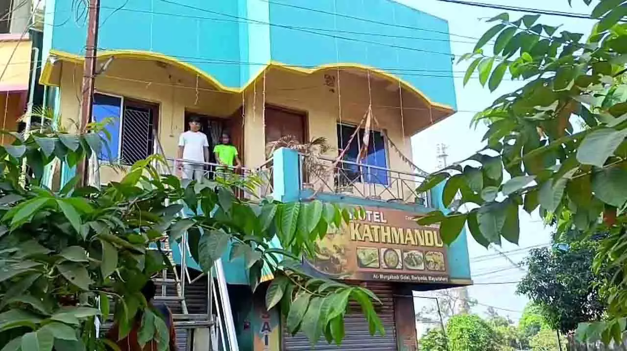 Baripada में हथियारबंद युवकों का हंगामा, ढाबा मालिक और स्टाफ दहशत में Baripada में हथियारबंद युवकों का हंगामा, ढाबा मालिक और स्टाफ दहशत में
