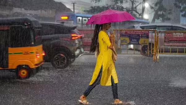 Tamil Nadu मौसम अलर्ट: भारी बारिश के बीच 8 जिलों में रेड अलर्ट जारी Tamil Nadu मौसम अलर्ट: भारी बारिश के बीच 8 जिलों में रेड अलर्ट जारी