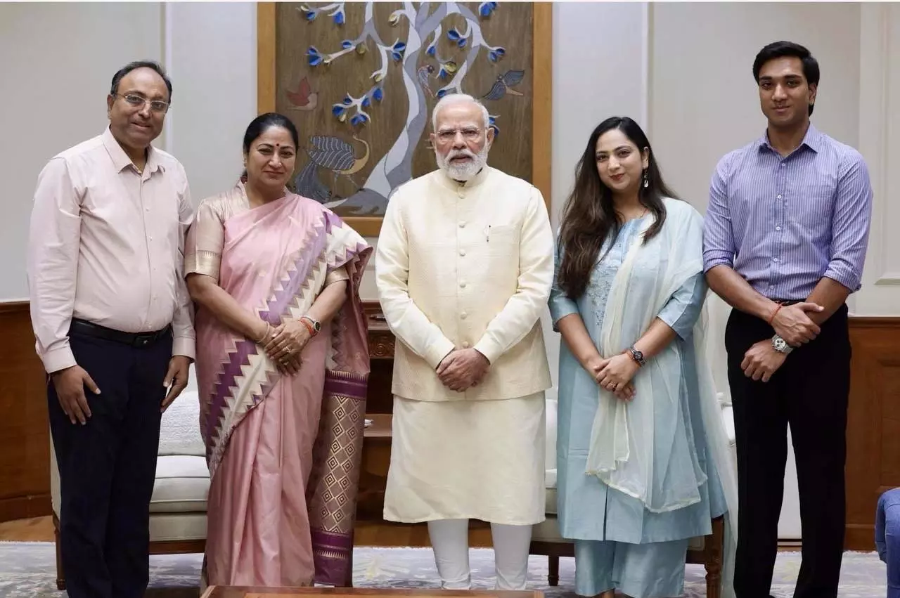 सीएम रेखा गुप्ता ने पीएम मोदी से की मुलाकात, दिल्ली में हुए विकास कार्यों की जानकारी दी सीएम रेखा गुप्ता ने पीएम मोदी से की मुलाकात, दिल्ली में हुए विकास कार्यों की जानकारी दी