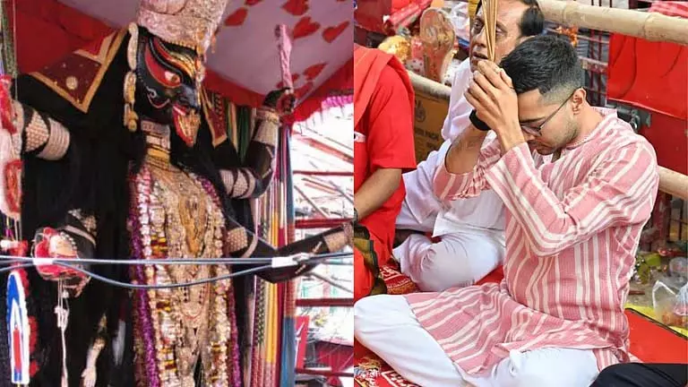 Abhishek बनर्जी ने देवी काली की पूजा-अर्चना की Abhishek बनर्जी ने देवी काली की पूजा-अर्चना की