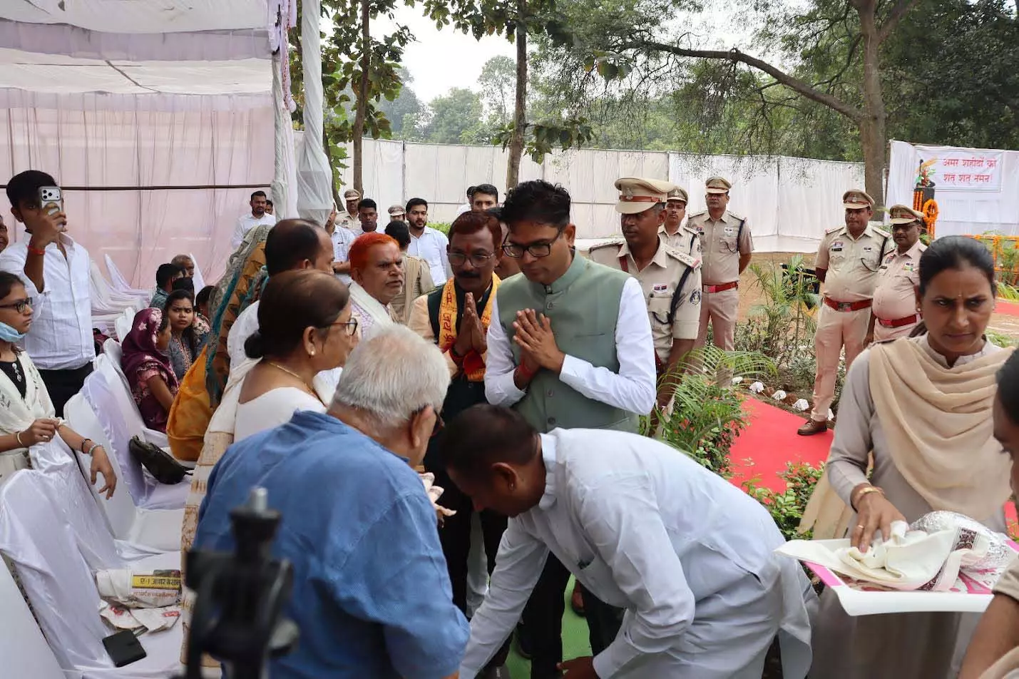 पुलिस स्मृति दिवस पर वित्त मंत्री ओ.पी.चौधरी ने शहीद परिवारों को किया सम्मानित पुलिस स्मृति दिवस पर वित्त मंत्री ओ.पी.चौधरी ने शहीद परिवारों को किया सम्मानित