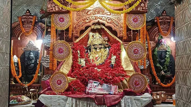 Tamluk की श्यामा वंदना की शुरुआत देवी बरगाभिमा की पूजा से होती है Tamluk की श्यामा वंदना की शुरुआत देवी बरगाभिमा की पूजा से होती है