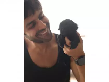 Kartik Aaryan ने दिवाली पर परिवार में नया सदस्य ‘चटोरी’ नामक पिल्ला जोड़ा Kartik Aaryan ने दिवाली पर परिवार में नया सदस्य ‘चटोरी’ नामक पिल्ला जोड़ा