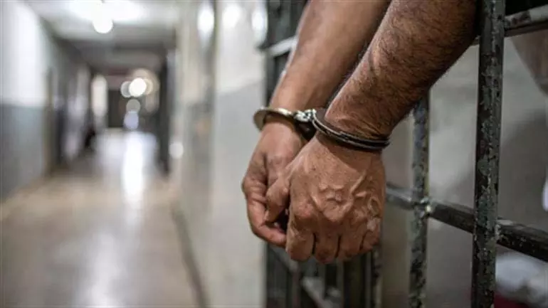 हल्का पटवारी ने जमीन बेचने का झांसा देकर 14 लाख रुपए ठगे, आरोपी गिरफ्तार हल्का पटवारी ने जमीन बेचने का झांसा देकर 14 लाख रुपए ठगे, आरोपी गिरफ्तार